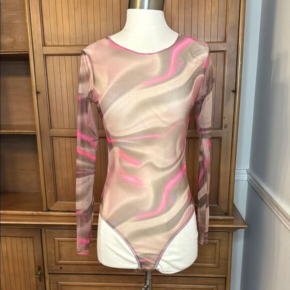 Pretty Little Thing Bodysuit, size 6, NWT - Picture 1 of 8